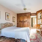 Le Manoir De L'antiquite Hotel