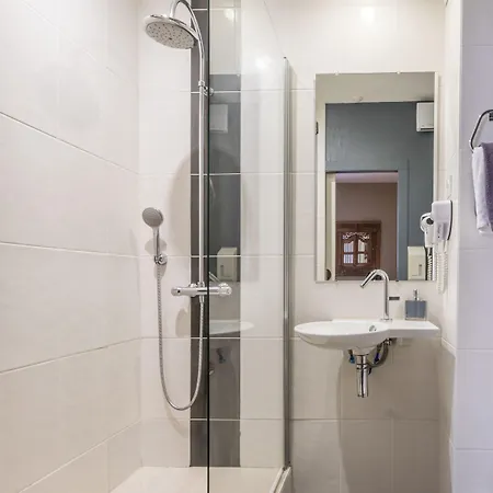 Le Manoir De L'antiquite Hotel 3*