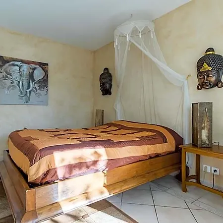 Le Manoir De L'antiquite Hotel 3*