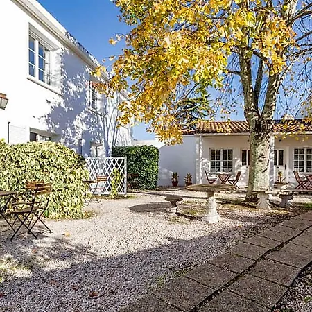 Le Manoir De L'antiquite Hotel