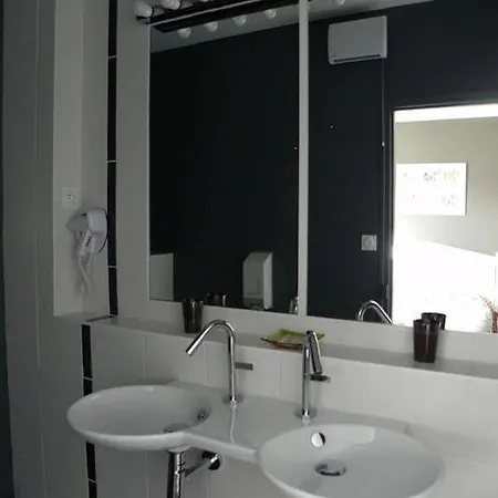 Le Manoir De L'antiquite Hotel 3*