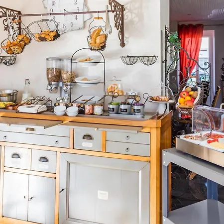 Le Manoir De L'antiquite Hotel 3*