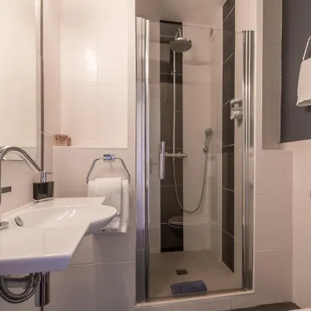 Le Manoir De L'antiquite Hotel