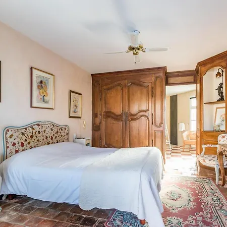 Le Manoir De L'antiquite Hotel