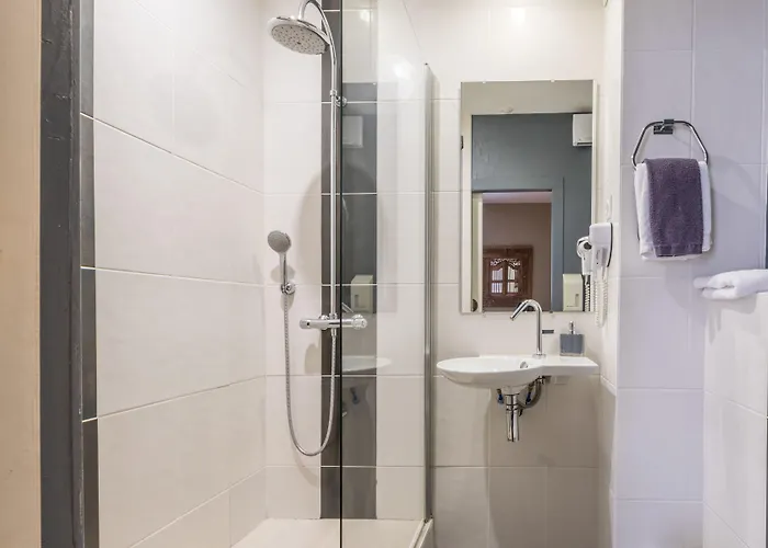 Le Manoir De L'antiquite Hotel 3*