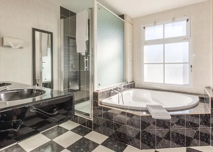 Le Manoir De L'antiquite Hotel Challans