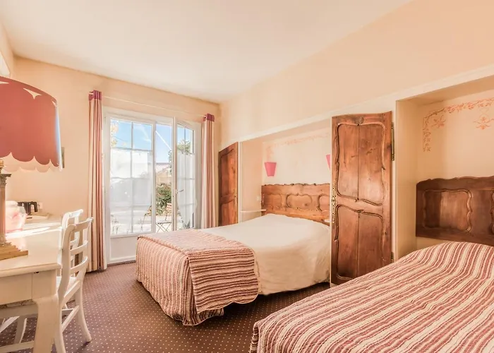 Le Manoir De L'antiquite Hotel