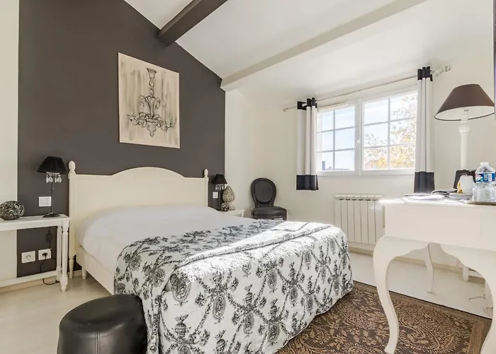 Le Manoir De L'antiquite Challans