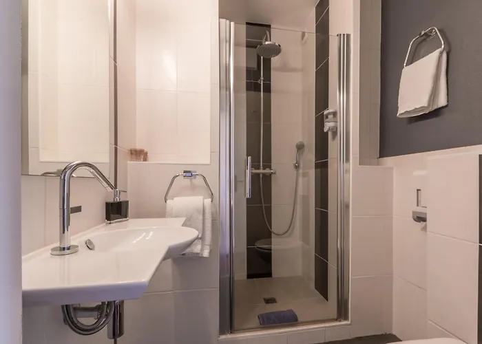 Le Manoir De L'antiquité Hotel