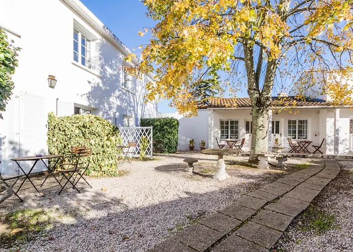 Le Manoir De L'antiquite Hotel Challans