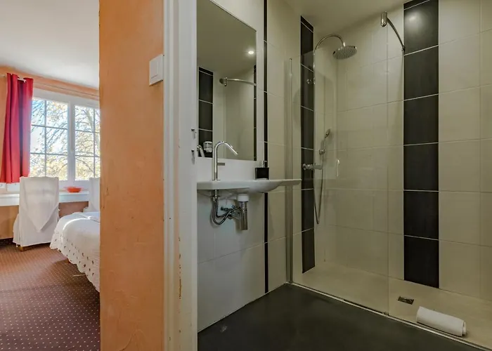 Le Manoir De L'antiquite Hotel